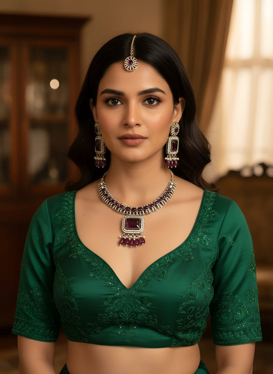 Heritage Hasli Set With Earing And Mang Tikka